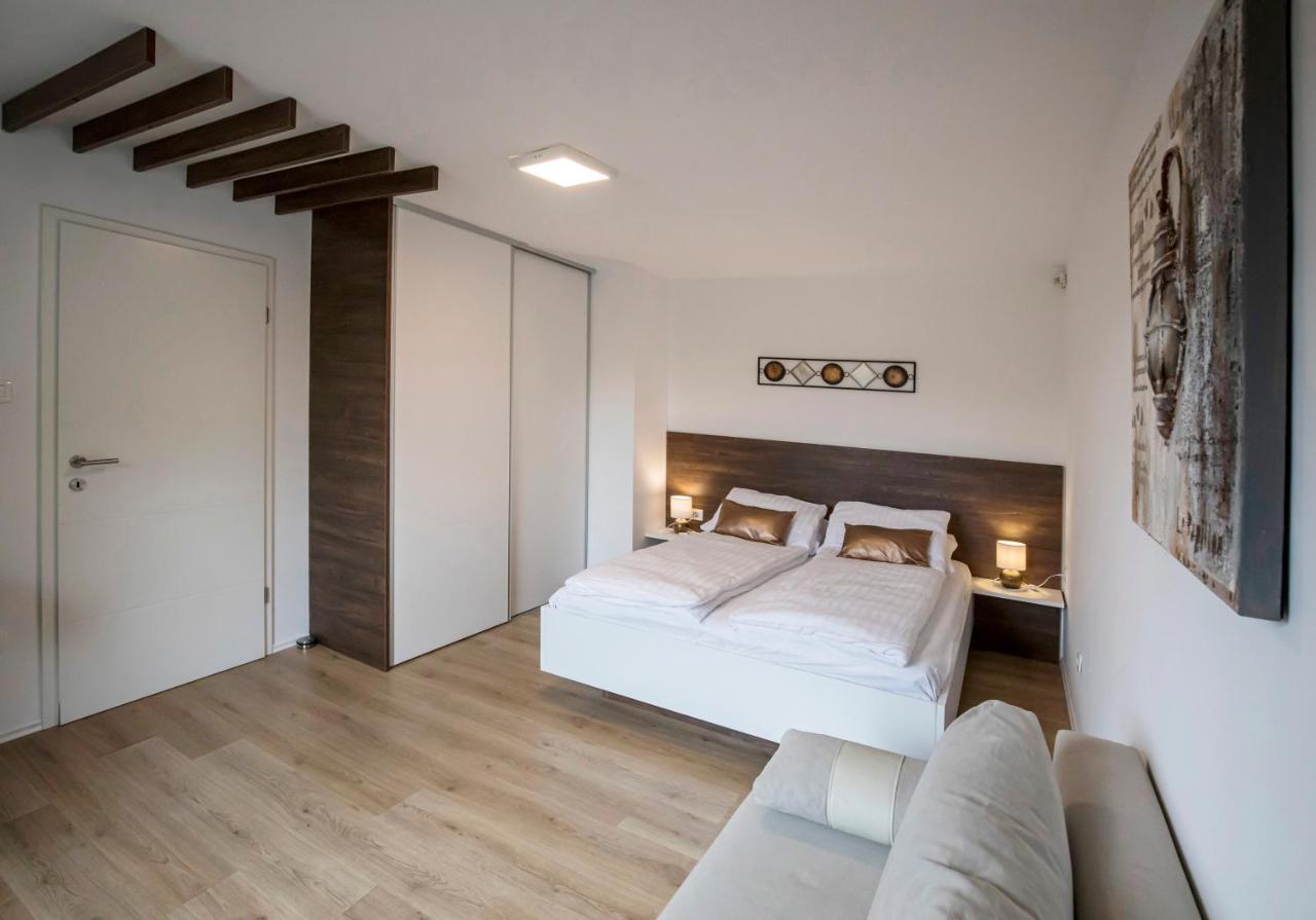 Apartments Vila Apolonia Lublaň Exteriér fotografie